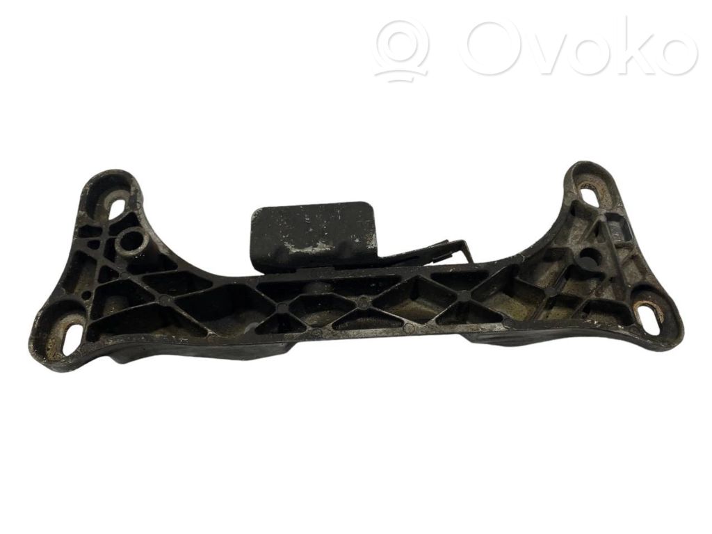 Transmission mounting bracket