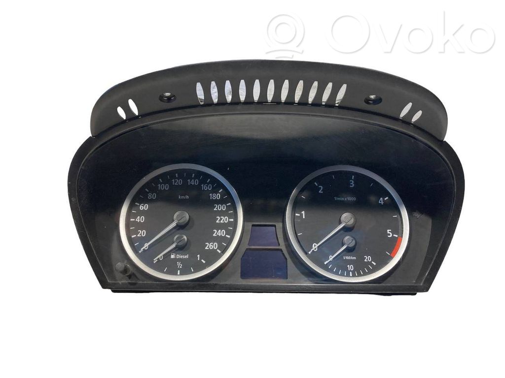 Speedometer (in the instrument panel)