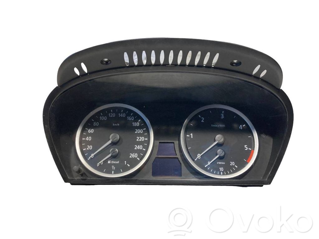 Speedometer (in the instrument panel)