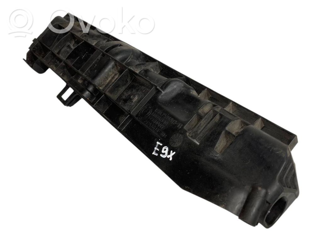 Radiator(s) holder/bracket