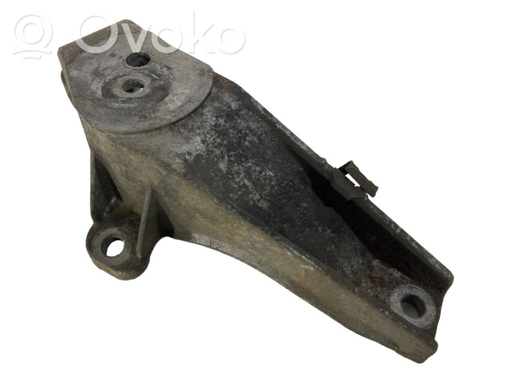 Dzinēja nostiprināšanas stiprinājums-kronšteins