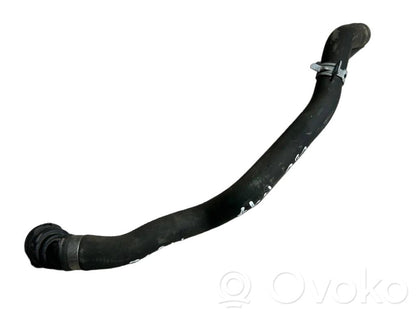 Caurulīte (-es) / šļūtene (-es)