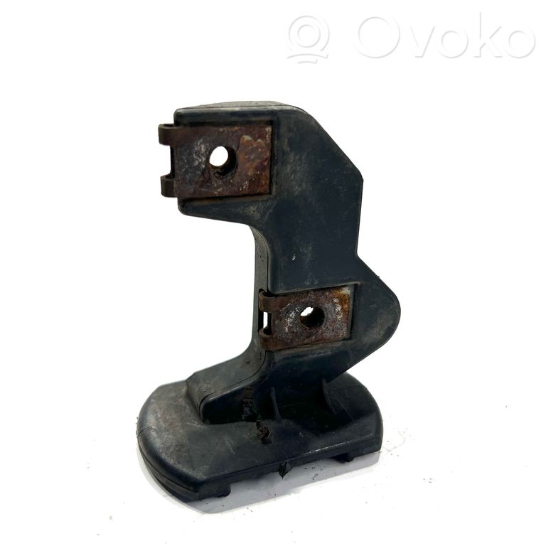 Priekšpusē bampera turētājs