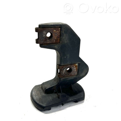 Priekšpusē bampera turētājs