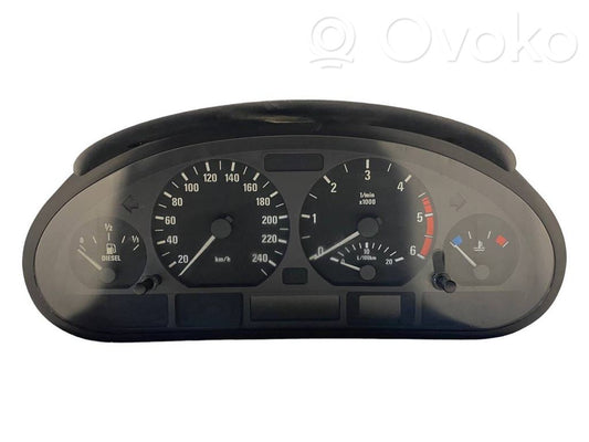 Speedometer (in the instrument panel)