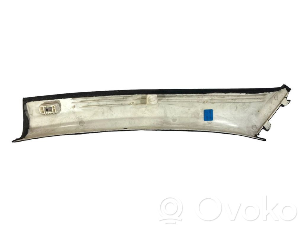 (A) statņa dekoratīvā apdare