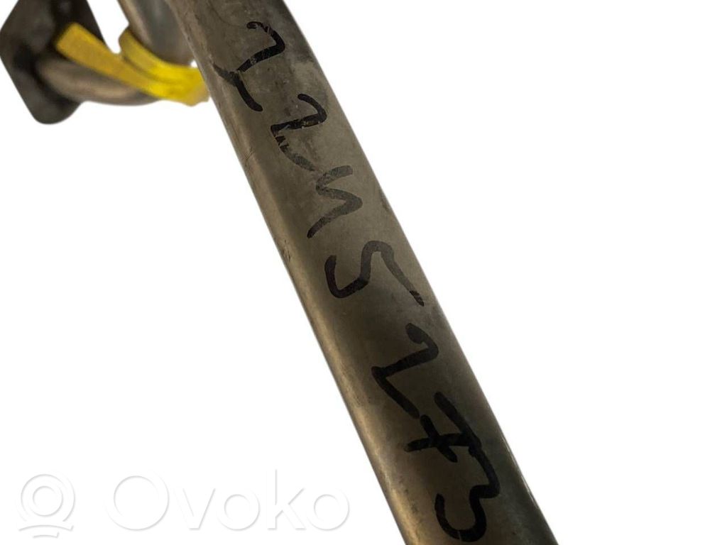 Caurulīte (-es) / šļūtene (-es)