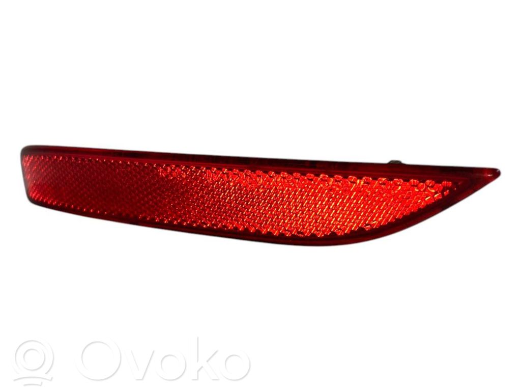 Aizmugurē atstarotājs