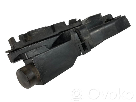 Radiator(s) holder/bracket