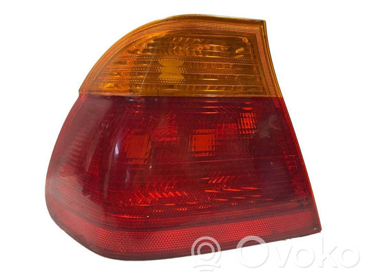 Aizmugurējais lukturis virsbūvē