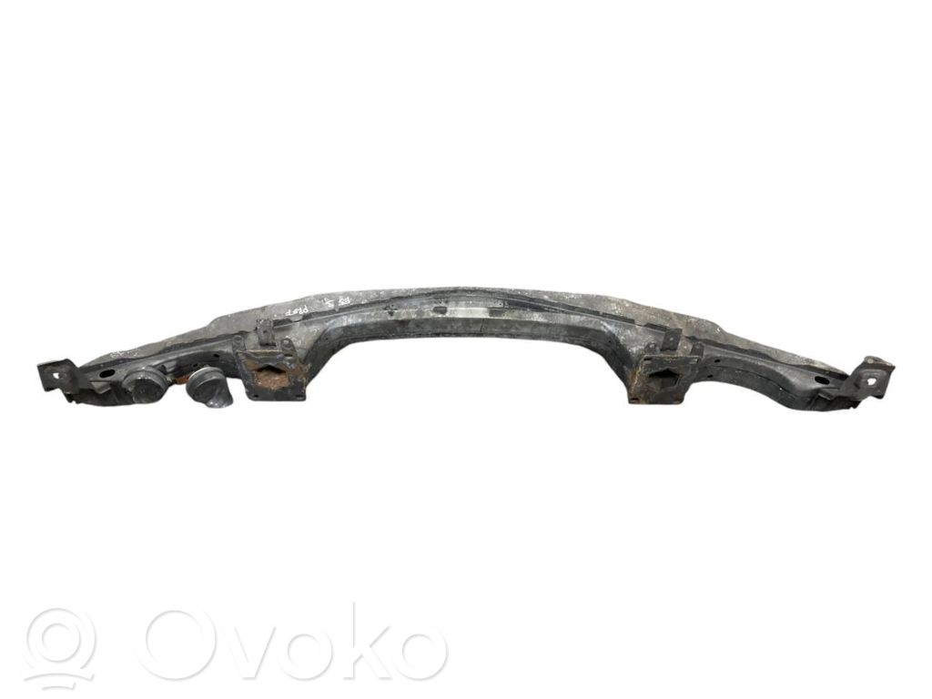 Priekšpusē bampera sija / balka