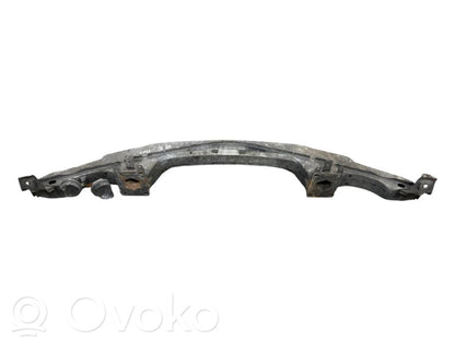 Priekšpusē bampera sija / balka