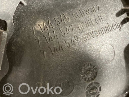 Priekšējo durvju apdare