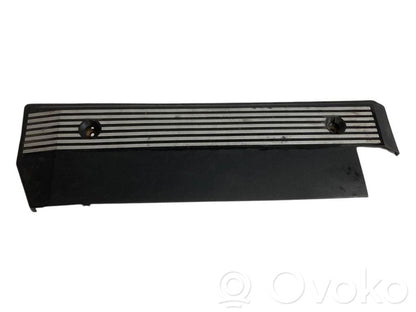 Dzinēja pārsegs (dekoratīva apdare)