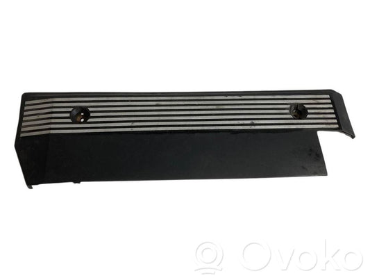 Dzinēja pārsegs (dekoratīva apdare)