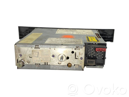 Radio / CD/DVD atskaņotājs / navigācija