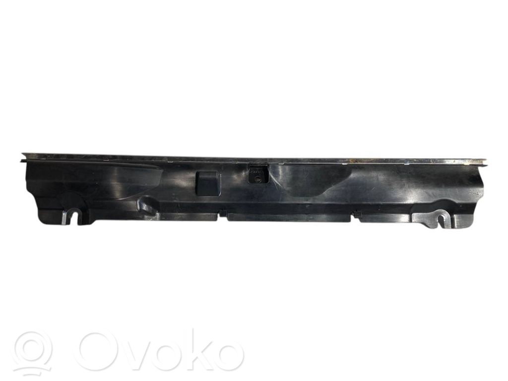 Bagāžnieka sliekšņa dekoratīvā apdare