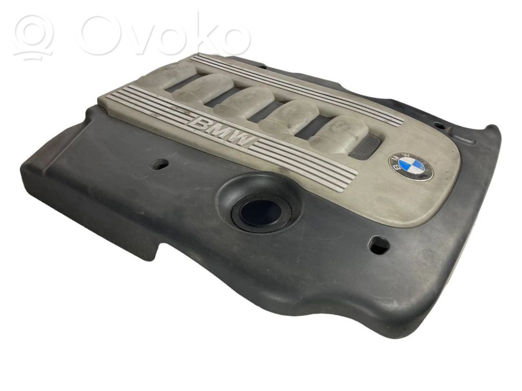 Dzinēja pārsegs (dekoratīva apdare)