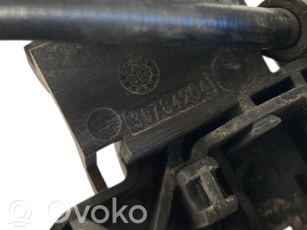 Priekšpusē turētājs / kronšteins ārējam atvēršanas rokturim