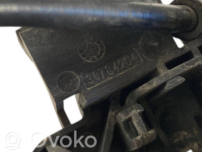 Priekšpusē turētājs / kronšteins ārējam atvēršanas rokturim