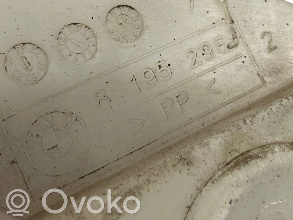 Priekšpusē bampera turētājs