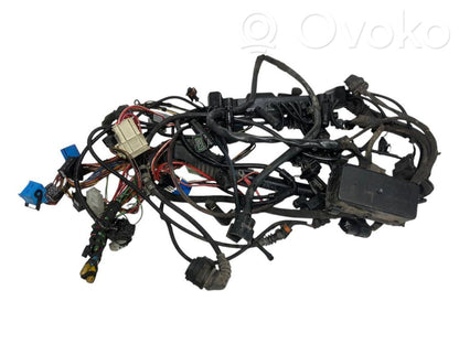 Dzinēja vadu instalācija