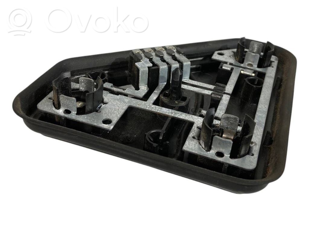 Aizmugures spuldzes vāka turētājs