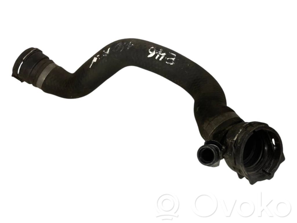 Caurulīte (-es) / šļūtene (-es)