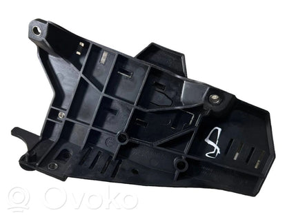 Cita veida dzinēja nodalījuma detaļa