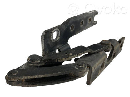 Dzinēja pārsega eņģe (-es)