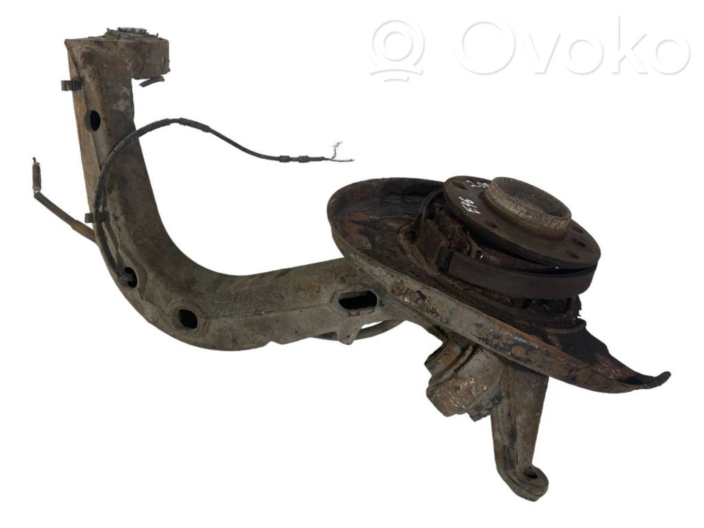 Aizmugurē riteņa rumbas vārpstas šarnīrs (stupica, capfa)