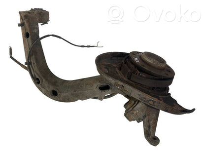 Aizmugurē riteņa rumbas vārpstas šarnīrs (stupica, capfa)