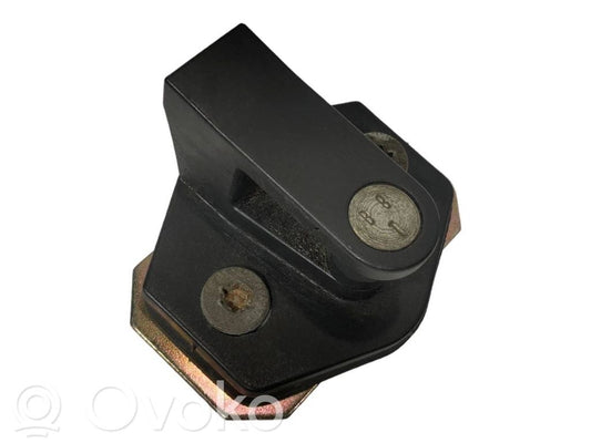 Aizmugurē slēdzenes cilpa