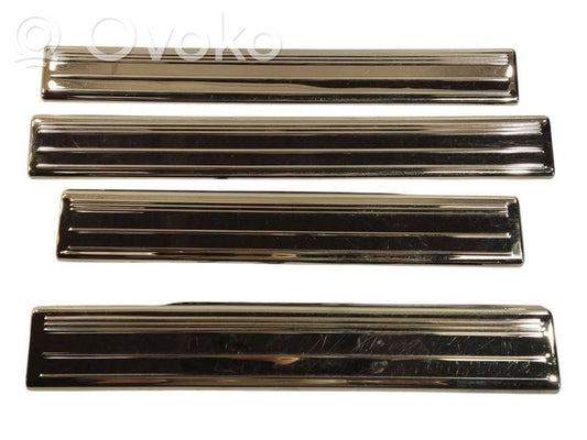 Priekšējā sliekšņa dekoratīvā apdare (iekšējā)