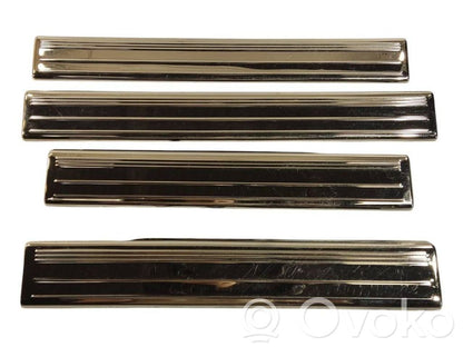 Priekšējā sliekšņa dekoratīvā apdare (iekšējā)