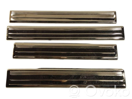 Priekšējā sliekšņa dekoratīvā apdare (iekšējā)