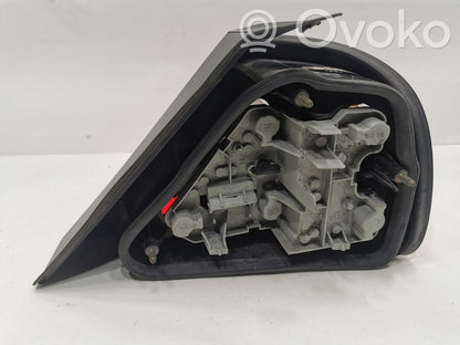 Aizmugurējais lukturis virsbūvē