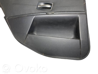 Apšuvums aizmugurējām durvīm