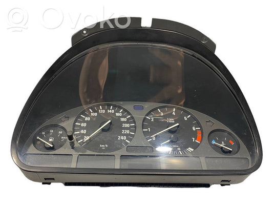 Speedometer (in the instrument panel)