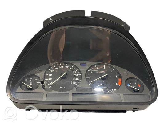Speedometer (in the instrument panel)