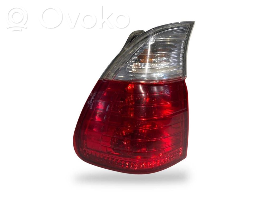 Aizmugurējais lukturis virsbūvē