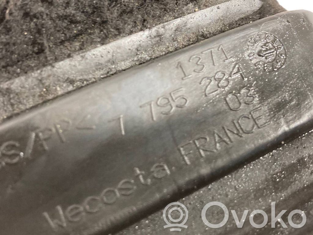 Caurulīte (-es) / šļūtene (-es)