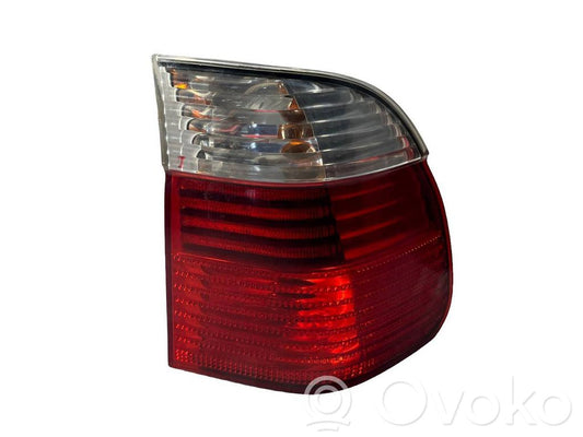 Задний фонарь в кузове