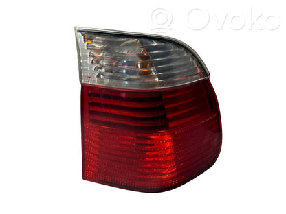 Aizmugurējais lukturis virsbūvē