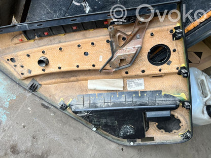 Apšuvums aizmugurējām durvīm