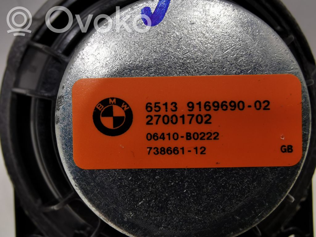 Speaker(s) in front door