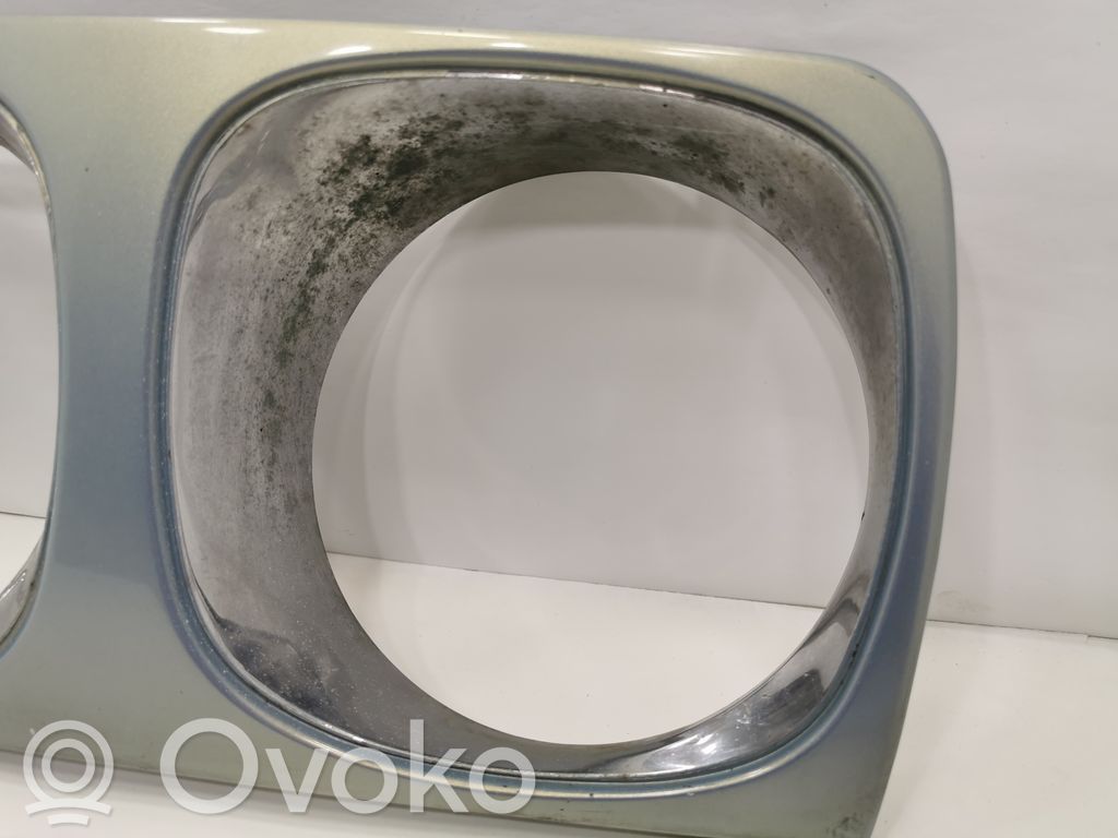 Priekšējā luktura dekoratīvā apdare