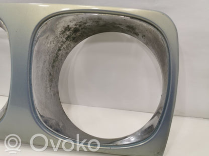 Priekšējā luktura dekoratīvā apdare