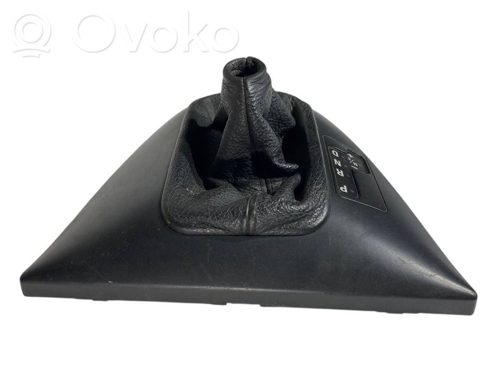 Ātrumu pārslēgšanas sviras dekoratīvā apdare (plastmasas)