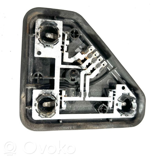 Aizmugures spuldzes vāka turētājs